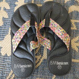 Bernie Mev flip sandles.